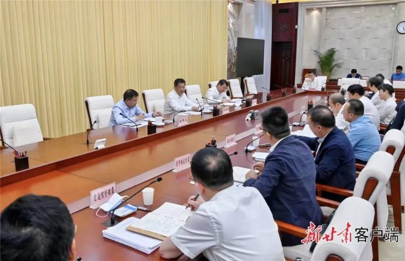 省委副书记、省长任振鹤主持召开2023年普通高考考前安排部署会.jpg
