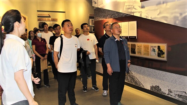 参观.jpg
